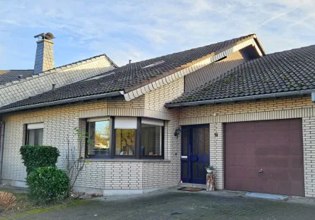 Frontansicht - Haus mieten in Unkel - Großes Einfamilienhaus in ruhiger Toplage in Unkel zu vermieten