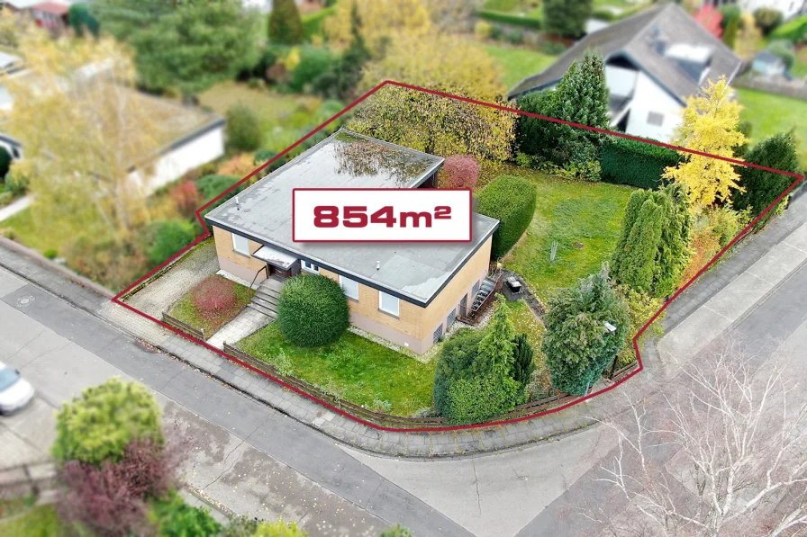 Titelbild  - Grundstück kaufen in Swisttal / Buschhoven - Ideal geschnittenes 854m² Eckgrundstück mit Altbestand für Ihren Neubautraum in Buschhoven