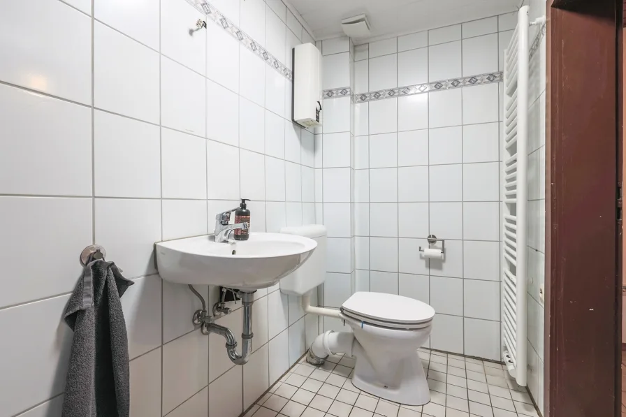 Badezimmer EG Vorderhaus