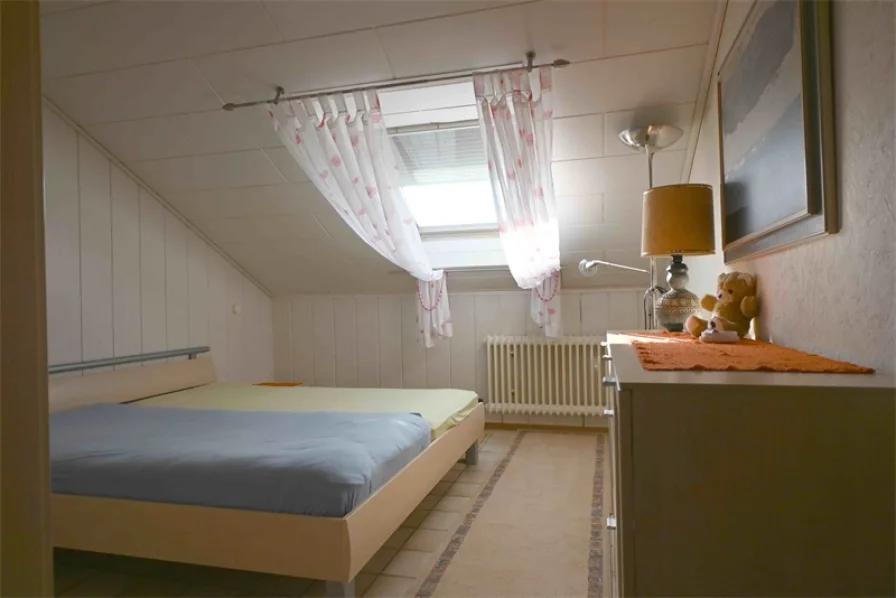 Schlafzimmer DG