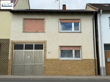 Ansicht von Straße - Haus kaufen in Bobenheim - Einfamilienhaus mit Garten und Garage in Bobenheim am Berg