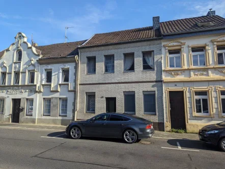 Bild1 - Haus kaufen in Kerpen - Kerpen teilmodernisiertes Stadthaus