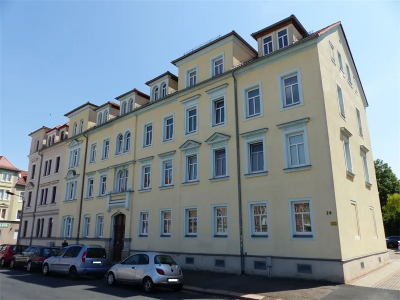 Hausansicht Straßenseite - Wohnung mieten in Meißen - Sonnige Zweiraumwohnung mit Balkon und Stellplatz in Meißen