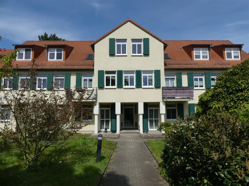 Eingangsbereich Hinterhaus - Wohnung kaufen in Coswig - Wohnungspaket aus drei großen Wohnungen in Coswig Sörnewitz