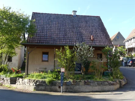 Ansicht Straßenseite - Haus kaufen in Käbschütztal - Gemütliches Eigenheim für Zwei in ländlicher Idylle bei Meißen