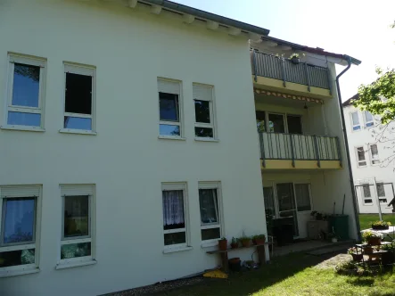 Hausansicht Rückseite - Wohnung kaufen in Niederau - Vermietete Dreiraumwohnungen mit Balkon und Stellplatz in Niederau