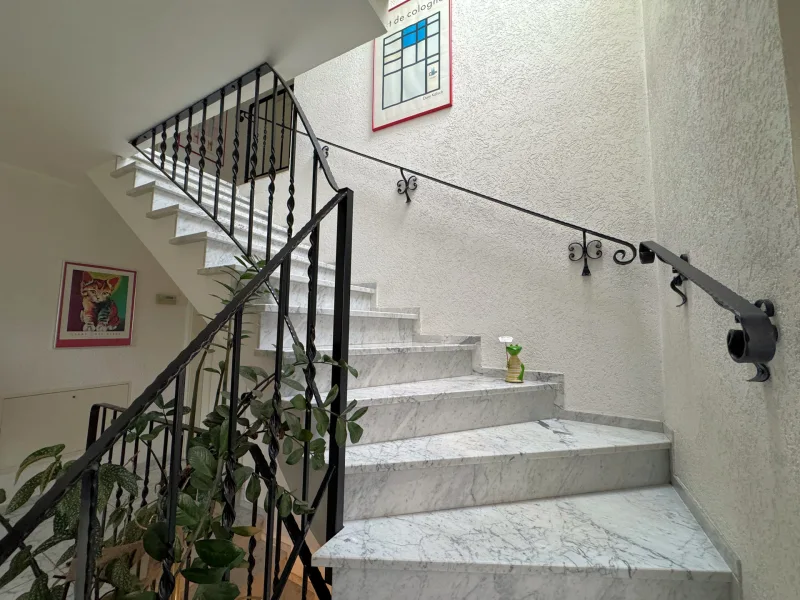 Treppe zum Obergeschoss