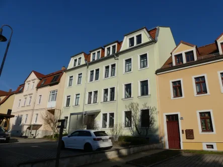 Hausansicht Straßenseite - Wohnung kaufen in Meißen / Bohnitzsch - Langjährig vermietete Eigentumswohnung mit Balkon oberhalb der Meißner Altstadt