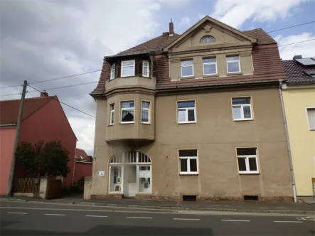 Außenansicht des Hauses - Wohnung mieten in Coswig - Gemütliche 2-Raum-Wohnung mit Garage in ruhiger Lage von Brockwitz