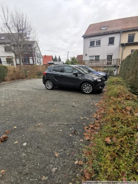 3 Parkfläche Rückseite Objekt