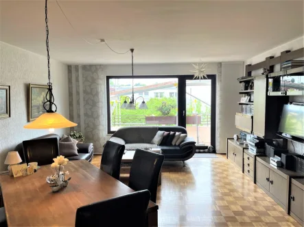 Wohnzimmer - Wohnung kaufen in Essen - HALLO HAARZOPF!Tolle 4 Zimmer-Wohnung mit 2 Balkonen in Ihrem Stadtteil