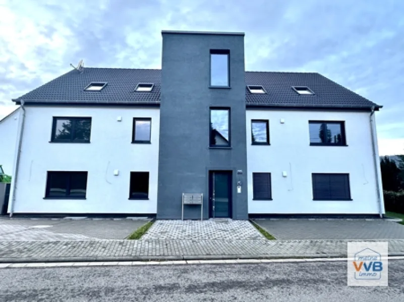 Vorderansicht - Wohnung kaufen in Wallerfangen - 6B Neubau Dachgeschoss Eigentumswohnung in Wallerfangen KfW 55 Barrierefrei