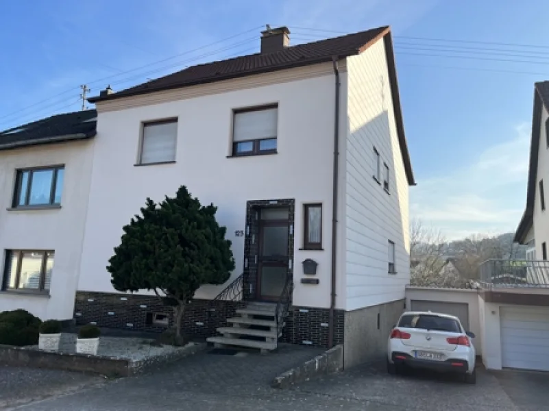 Frontansicht - Haus kaufen in Rehlingen-Siersburg - Gepflegtes Einfamilienhaus mit Garten und Garage in zentraler Lage von Rehlingen- Siersburg