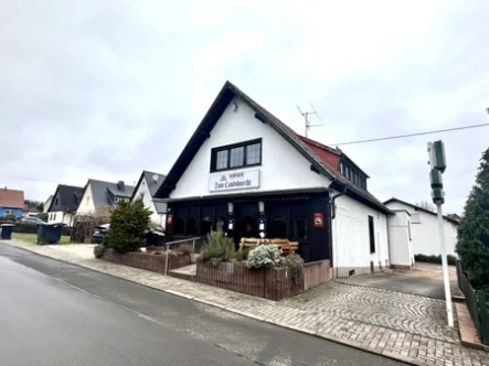 Vorderansicht von rechts - Haus kaufen in Neunkirchen/Saar - Freistehendes Haus mit Gaststätte und Wohnung in Furpach zu verkaufen