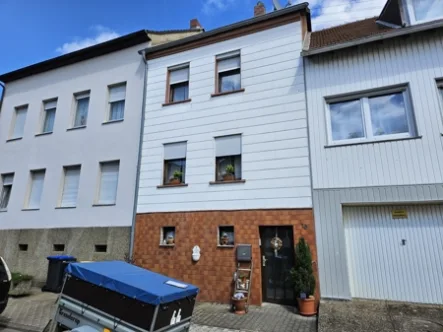 Vorderseite - Haus kaufen in Saarbrücken / Altenkessel - gepflegtes Einfamilienhaus / Garten in guter Lage von Altenkessel