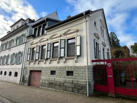 Außenansicht - Haus kaufen in Sankt Ingbert - gepflegtes Einfamilienhaus im Zentrum von St. Ingbert