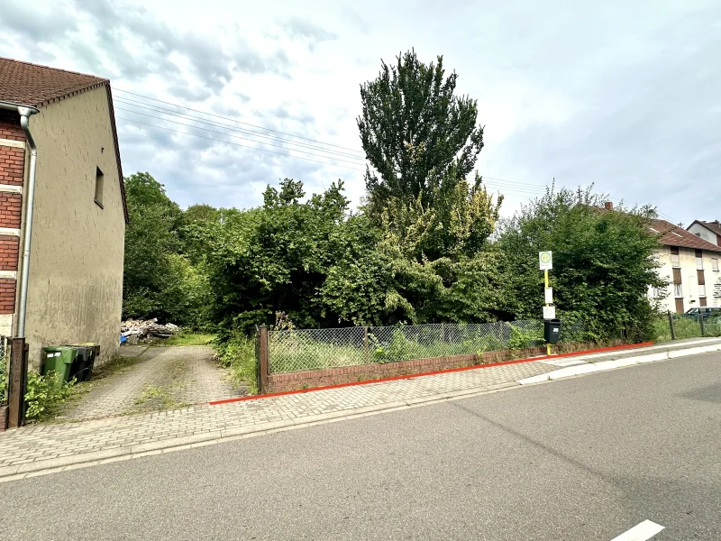 Vorderansicht von links - Grundstück kaufen in Saarbrücken / Klarenthal - 1.335m² Baugrundstück in zentraler Lage von Klarenthal