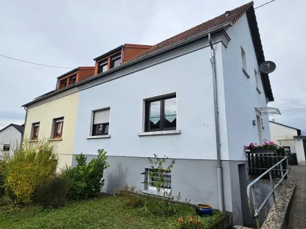 Eckansicht - Haus kaufen in Großrosseln - gepflegtes Einfamilienhaus / Garage in Großrosseln-St. Nikolaus