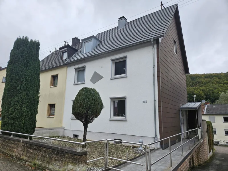 Vorderseite - Haus kaufen in Saarbrücken / Scheidt - Top Doppelhaushälfte / Garage in Saarbrücken-Scheidt