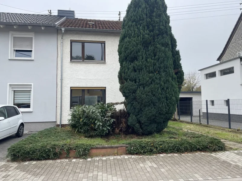 Außenansicht  - Haus kaufen in Wadgassen / Differten - gemütliche Doppelhaushälfte / Garage in Wadgassen-Differten