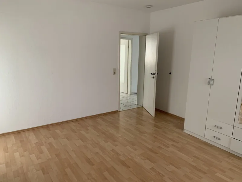 Schlafzimmer - Wohnung mieten in Mettlach / Orscholz - Schöne 4-ZKB Wohnung in zentraler Lage von Mettlach- Orscholz