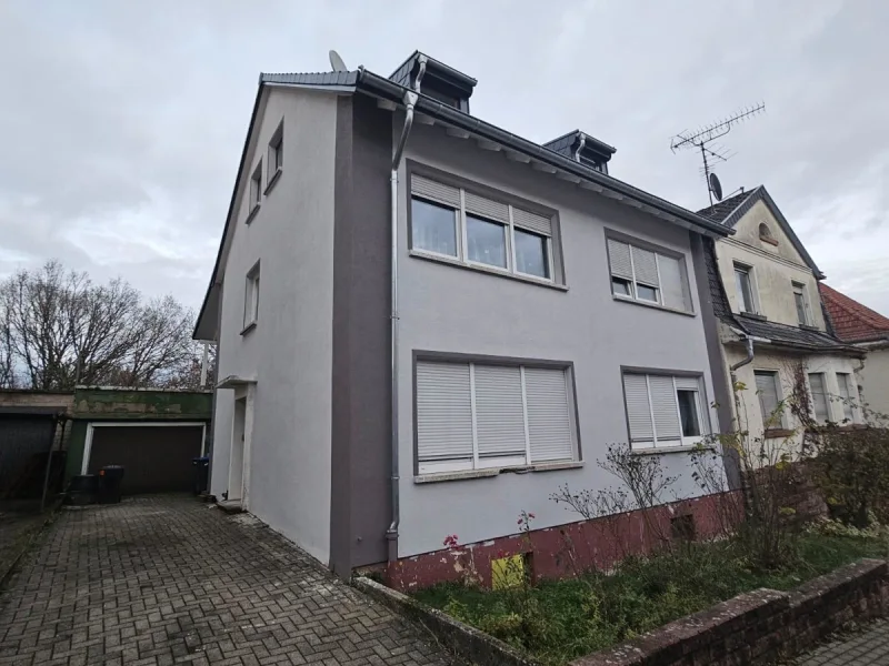 Außenansicht - Haus kaufen in Saarbrücken / Dudweiler - teilsaniertes 1-2-Familienhaus / Garage in Dudweiler