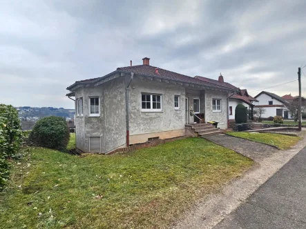 Eckansicht - Haus kaufen in Nalbach / Körprich - freistehender Bungalow / Einliegerwohnung im Neubaugebiet von Nalbach-Körprich