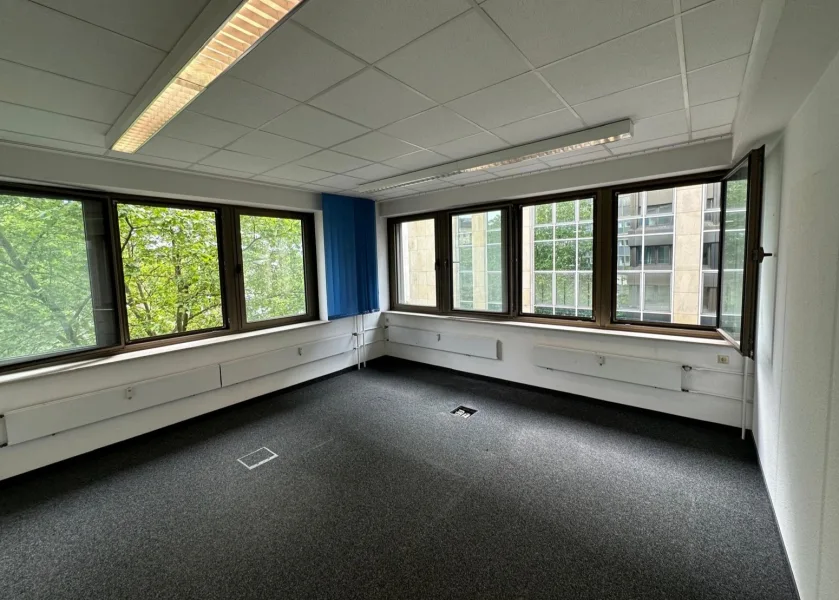 3. OG Büroraum - Büro/Praxis mieten in Saarbrücken - 5,90 € pro m² - Büroeinheit mit ca. 600 m² in direkter Innenstadtlage von Saarbrücken zu vermieten