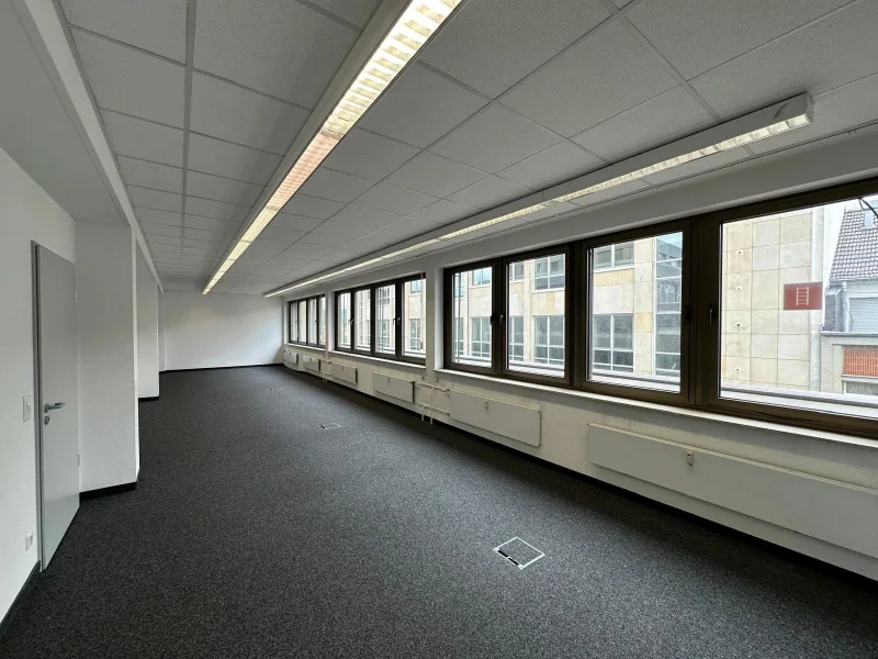 4. OG Büroraum - Büro/Praxis mieten in Saarbrücken - 5,90 € pro m² - Büroeinheit mit ca. 520 m² in direkter Innenstadtlage von Saarbrücken zu vermieten