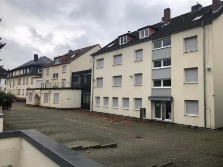 Hinteransicht - Haus kaufen in Saarbrücken - Saarbrücken: Projektentwicklung zur Schaffung neuen Wohnraums (Studenten)