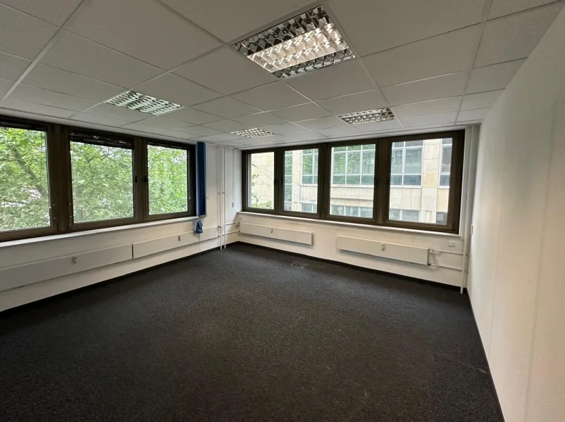 2. OG Büroraum - Büro/Praxis mieten in Saarbrücken - 5,90 € pro m² - Büroeinheit mit ca. 550 m² in direkter Innenstadtlage von Saarbrücken zu vermieten
