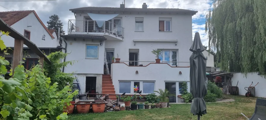 Hinteransicht - Zinshaus/Renditeobjekt kaufen in Neunkirchen - Wellesweiler - Voll vermietetes 3-FH mit Garage und Garten-kernsaniert