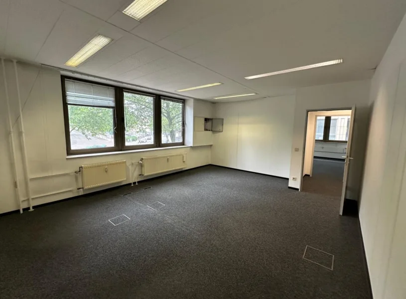 1. OG Büroraum - Büro/Praxis mieten in Saarbrücken - 5,90 € pro m² - Büroeinheit mit ca. 400 m² in direkter Innenstadtlage von Saarbrücken zu vermieten