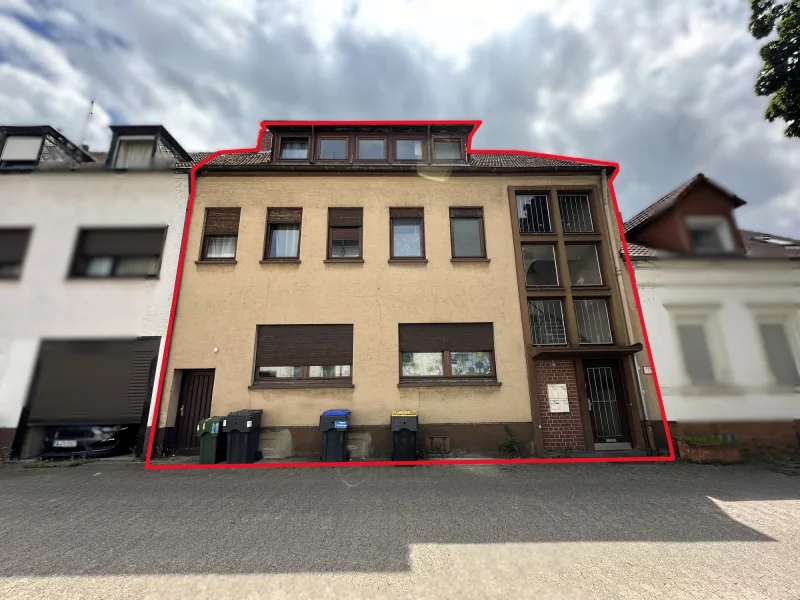 Frontansicht  - Haus kaufen in Saarbrücken - MFH mit 4 Wohneinheiten