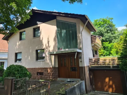 Vorderansicht - Haus kaufen in St. Ingbert - Top! Freistehendes 2-Familienhaus in guter Lage von St. Ingbert