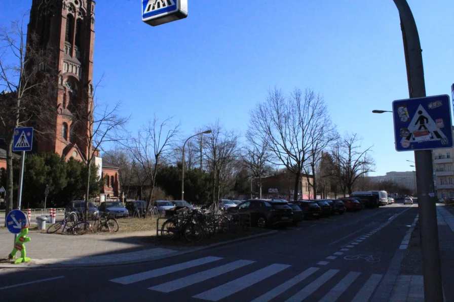 Parktaschen und Fußgängerüberweg