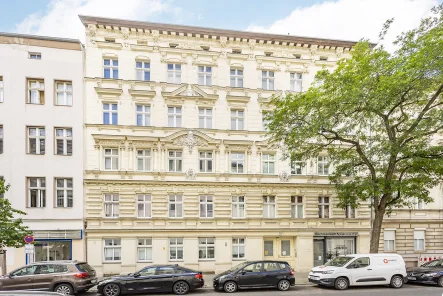 Ansicht Gebäude - Wohnung kaufen in Berlin-Spandau - Sonnige 4-Zimmer-Wohnung nahe dem Lutherplatz in Spandau