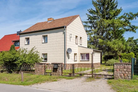 Vorderansicht - Haus kaufen in Neuenhagen bei Berlin - Ideal für Familien: Doppelhaushälfte mit 5 Zimmern in Neuenhagen