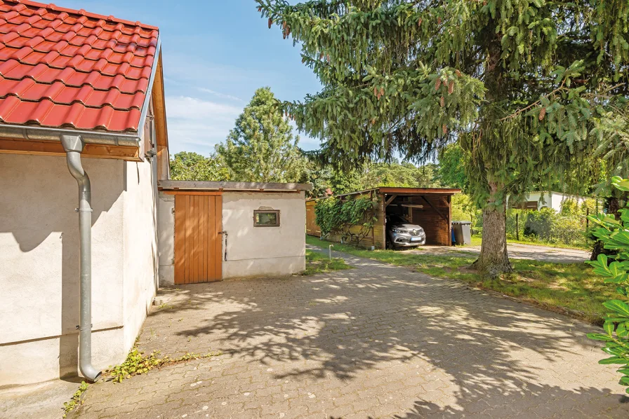 Anbau und Carport