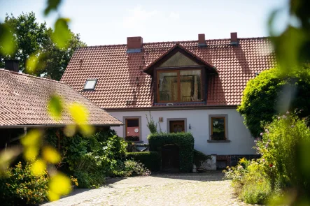 Rückseite - Haus kaufen in Fehrbellin OT Langen - Traumhaftes Einfamilienhaus in idyllischer, ländlicher Gegend: Ca. 250 m² Wohnfläche auf großem Grundstück