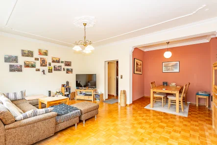 Wohnzimmer mit Essbereich ... - Haus kaufen in Berlin-Lichtenrade - Bezugsfrei, großzügig und nur ca. 3 Geh-Minuten zur Bahnhofstraße