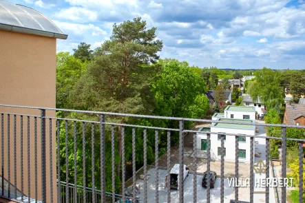 Villa-Herbert-WE09-Balkonblick - Wohnung kaufen in Berlin-Waidmannslust - Neue Dachgeschoss-Maisonette mit Weitblick in der Villa Herbert
