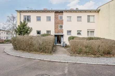 Ansicht Gebäude - Wohnung kaufen in Berlin-Lankwitz - Vermietete 3-Zimmer-Wohnung mit Balkon in ruhiger Wohnlage