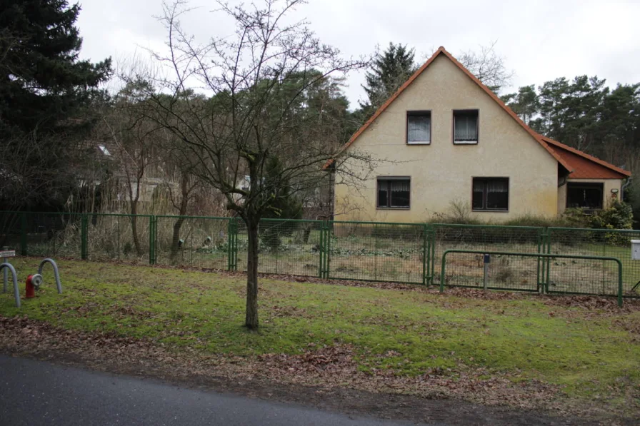 Hausansicht - Haus kaufen in Dolgenbrodt - Idyllisches Einfamilienhaus: großzügiges Grundstück in Seenähe und ländlicher Umgebung