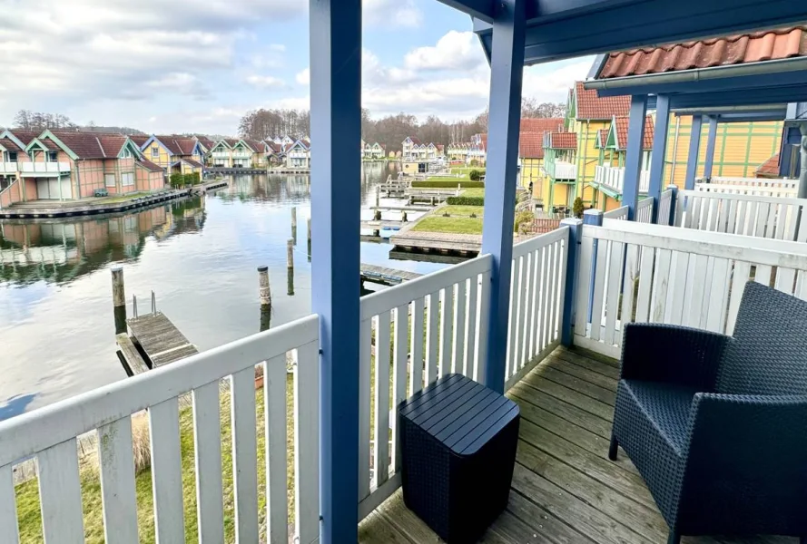 Blick Balkon (OG) - Haus kaufen in Rheinsberg - Charmantes Reihenmittelhaus mit Hafenblick und Vermietungspotenzial