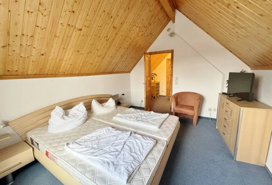 Schlafzimmer DG