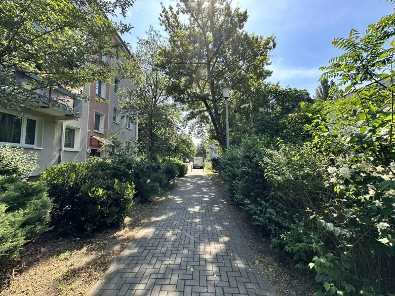 Weg von der Straße zur Wohnung