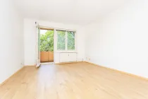 Wohnzimmer mit Südwestbalkon