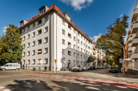 Eckansicht - Wohnung kaufen in Berlin-Neukölln - Moderne 2-Zimmer-Altbauwohnung – Ideal für Eigennutzer und Anleger