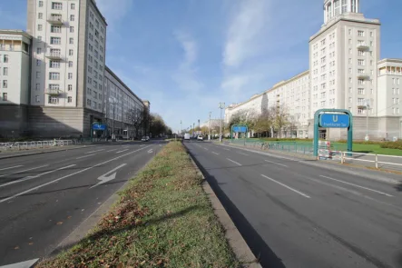 Karl-Marx-Allee  - Wohnung kaufen in Berlin-Friedrichshain - Vermietete 2-Zi-Wohnung in der Karl-Marx-Allee (Friedrichshain)